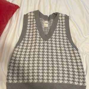 Houndstooth sleeveless sweater